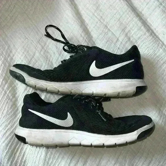 Nike Shoes - Nike Flex Experience RN 5 Women’s Running Sneakers